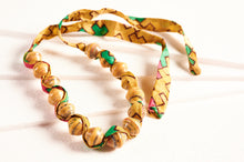 Lade das Bild in den Galerie-Viewer, Papierperlenkette mit afrikanischem Stoffband "Songky Cloth"