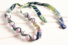 Lade das Bild in den Galerie-Viewer, Papierperlenkette mit afrikanischem Stoffband "Songky Cloth"