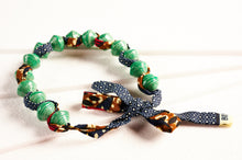 Lade das Bild in den Galerie-Viewer, Papierperlenkette mit afrikanischem Stoffband "Songky Cloth"
