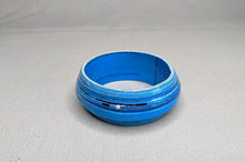 Lade das Bild in den Galerie-Viewer, Papierarmreif in Blau Mariam Makeba