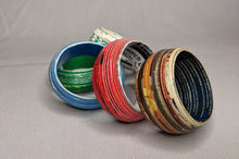 Lade das Bild in den Galerie-Viewer, Mehrere Papierarmreife Miriam Makeba