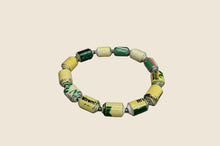 Load image into Gallery viewer, Gelbes Armband aus zylinderförmigen Papierperlen Kribi Pearls of Africa