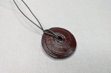 Lade das Bild in den Galerie-Viewer, Bordeaux Deko-Anhänger mit Band Pearls of Africa