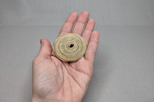 Lade das Bild in den Galerie-Viewer, Bunter Deko-Anhänger in der Handfläche Pearls of Africa