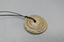 Lade das Bild in den Galerie-Viewer, Bunter Deko-Anhänger mit Band Pearls of Africa