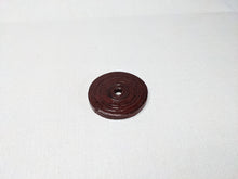 Lade das Bild in den Galerie-Viewer, Runder Perlenanhänger aus Recyclingpapier "John"