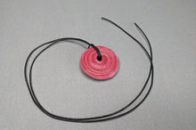 Lade das Bild in den Galerie-Viewer, Rosa Deko-Anhänger mit Band Pearls of Africa