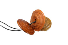 Lade das Bild in den Galerie-Viewer, Brauner Deko-Anhänger mit Band Pearls of Africa