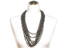 Lade das Bild in den Galerie-Viewer, Schwarze Perlenkette mit mehreren Strängen