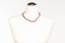 Lade das Bild in den Galerie-Viewer, Doppelreihige Perlenkette auf Puppe PEARLS OF AFRICA