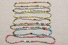 Lade das Bild in den Galerie-Viewer, Kurze, schlichte und nachhaltige Perlenkette "Sahara Short"