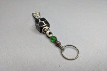 Lade das Bild in den Galerie-Viewer, Schlüsselanhänger aus afrikanischen Perlen