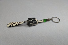 Lade das Bild in den Galerie-Viewer, Schlüsselanhänger aus afrikanischen Perlen
