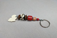 Lade das Bild in den Galerie-Viewer, Schlüsselanhänger aus afrikanischen Perlen