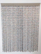 Lade das Bild in den Galerie-Viewer, Fliegenschutz aus afrikanischen Papierperlen "Rabea"