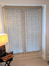 Lade das Bild in den Galerie-Viewer, Fliegenschutz aus afrikanischen Papierperlen "Rabea"