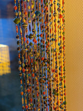 Lade das Bild in den Galerie-Viewer, Schmaler Perlenvorhang aus Papierperlen