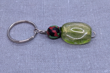 Load image into Gallery viewer, *New* African short key ring made of colorful African beads &quot;Bijoux&quot;
