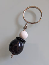 Load image into Gallery viewer, Cute keychain made of African beads &quot;Bijoux Black and White&quot;
