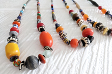 Lade das Bild in den Galerie-Viewer, Detailaufnahme drei Lange Perlenketten Maiduguri Long aus Afrikanischen Perlen Pearls of Africa

