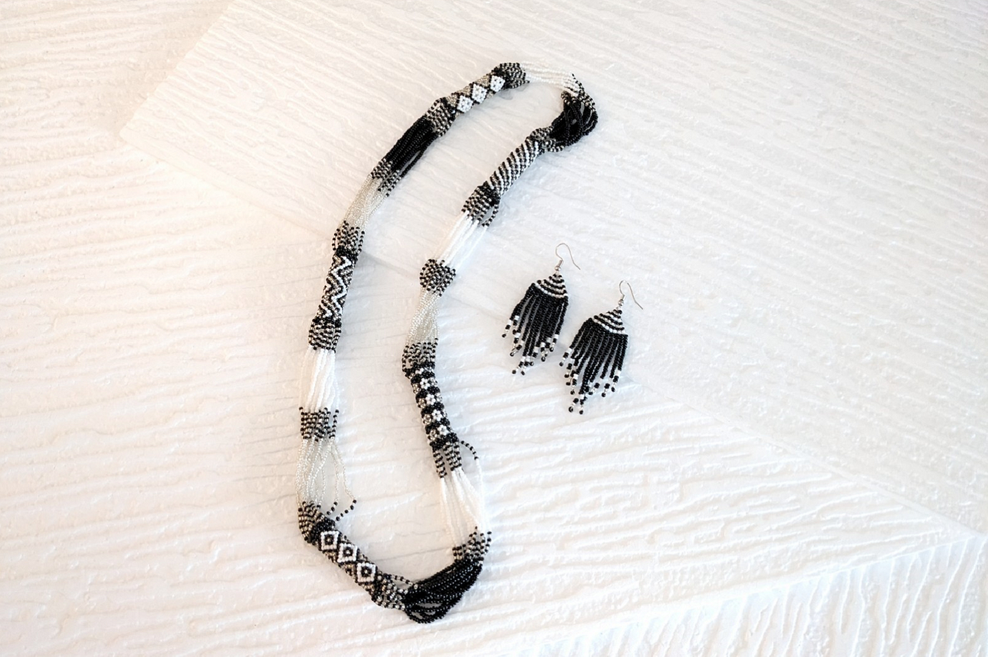 Massai Schmuck Set Schwarz-Weiß - Perlenkette & Ohrringe 