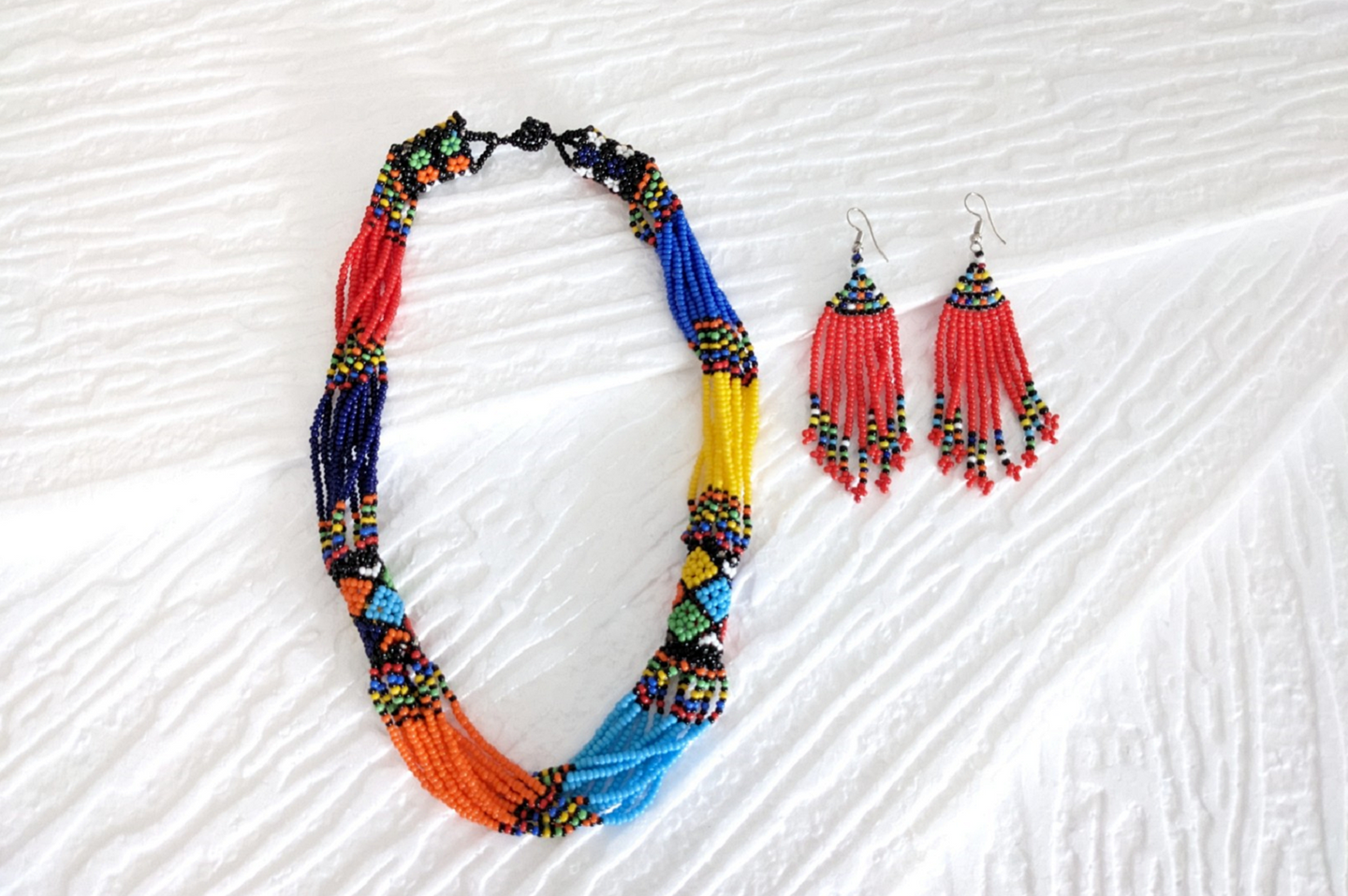 Maasai jewelry set - pearl necklace with matching earrings 