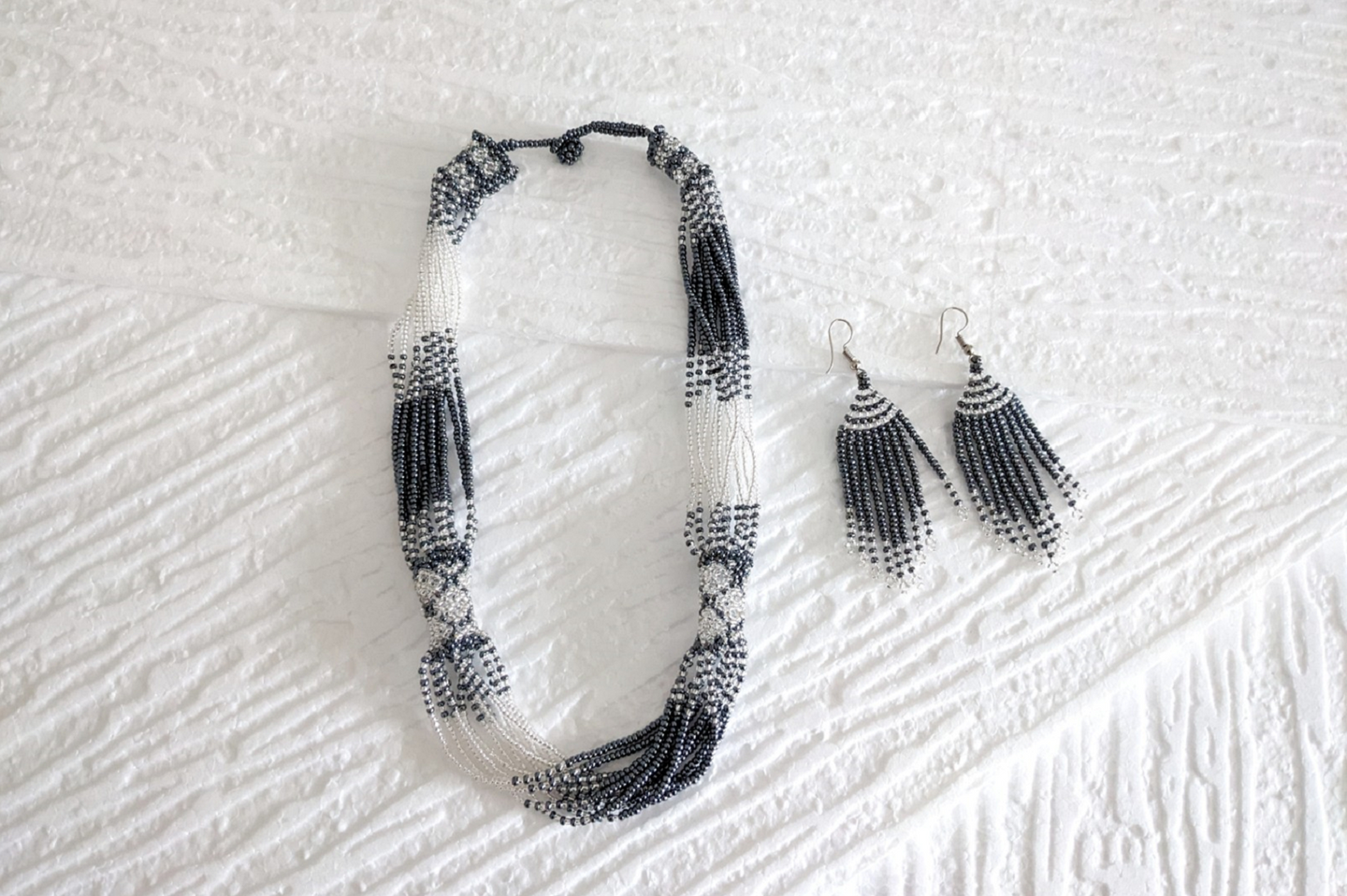 Massai Schmuck Set Grau - Perlenkette & Ohrringe 