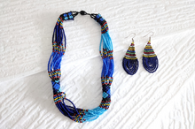 Lade das Bild in den Galerie-Viewer, Massai Schmuck Set Blau - Perlenkette &amp; Ohrringe &quot;Saba Short&quot; - Einzelstück

