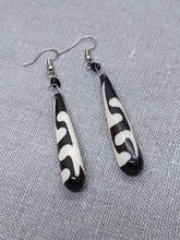 Load image into Gallery viewer, *New* African earrings made of tie-dyed horn - unique
