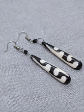 Load image into Gallery viewer, *New* African earrings made of tie-dyed horn - unique
