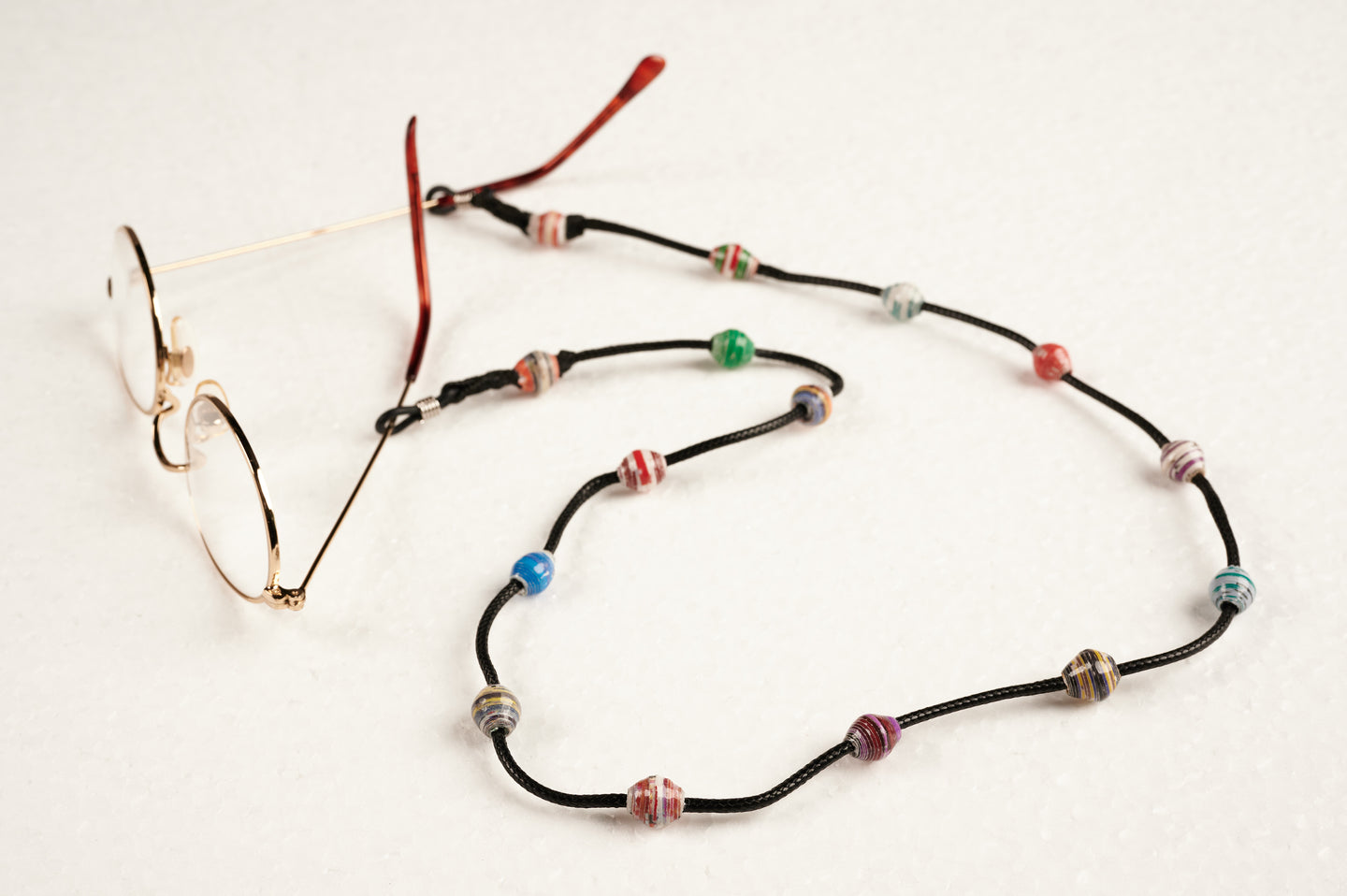Glasses strap with paper beads 