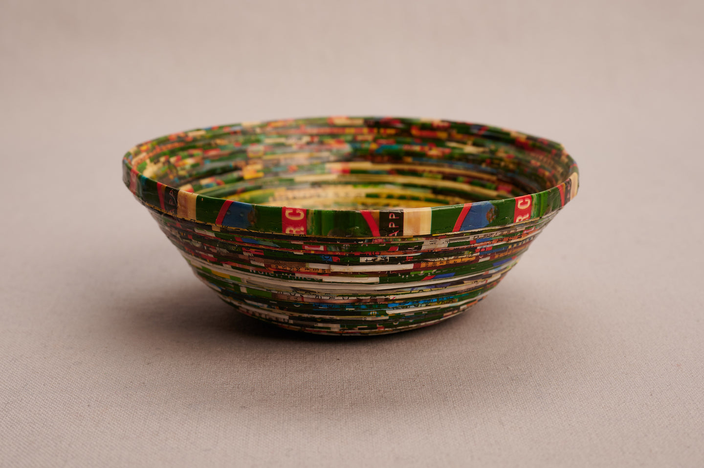 Medium-sized decorative bowl made of 