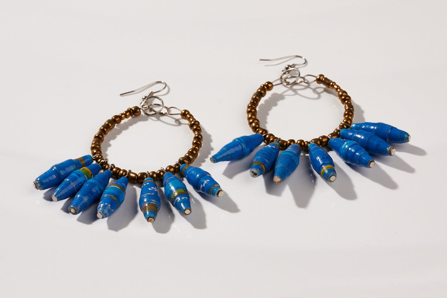 Creole earrings with paper pearls 