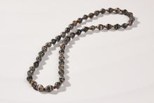 Load image into Gallery viewer, Short, fine necklace with paper beads &quot;La Petite Malaika&quot;
