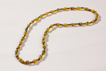 Load image into Gallery viewer, Short, fine necklace with paper beads &quot;La Petite Malaika&quot;
