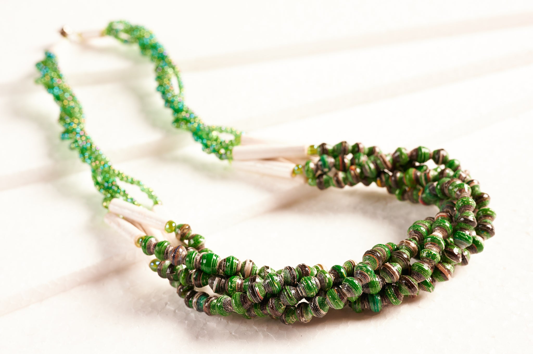 Stylish paper pearl necklace