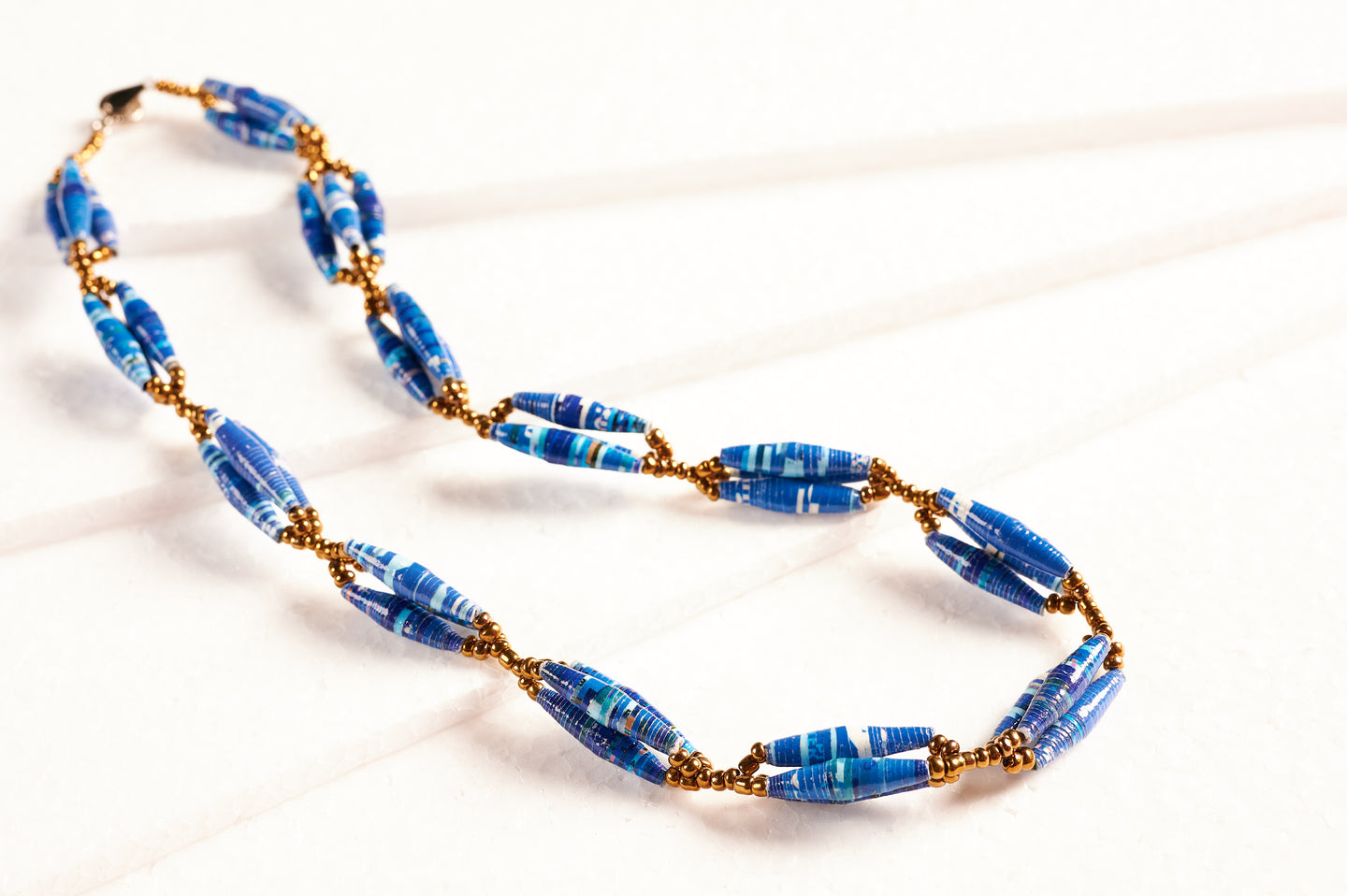 Short necklace with elongated paper beads in bundles 