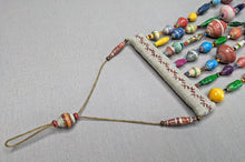 Load image into Gallery viewer, Fenster-/Wand-Dekoration aus Papierperlen Pearls of africa
