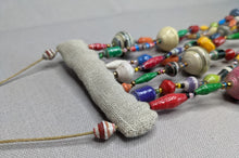 Load image into Gallery viewer, Fenster-/Wand-Dekoration aus Papierperlen Pearls of africa
